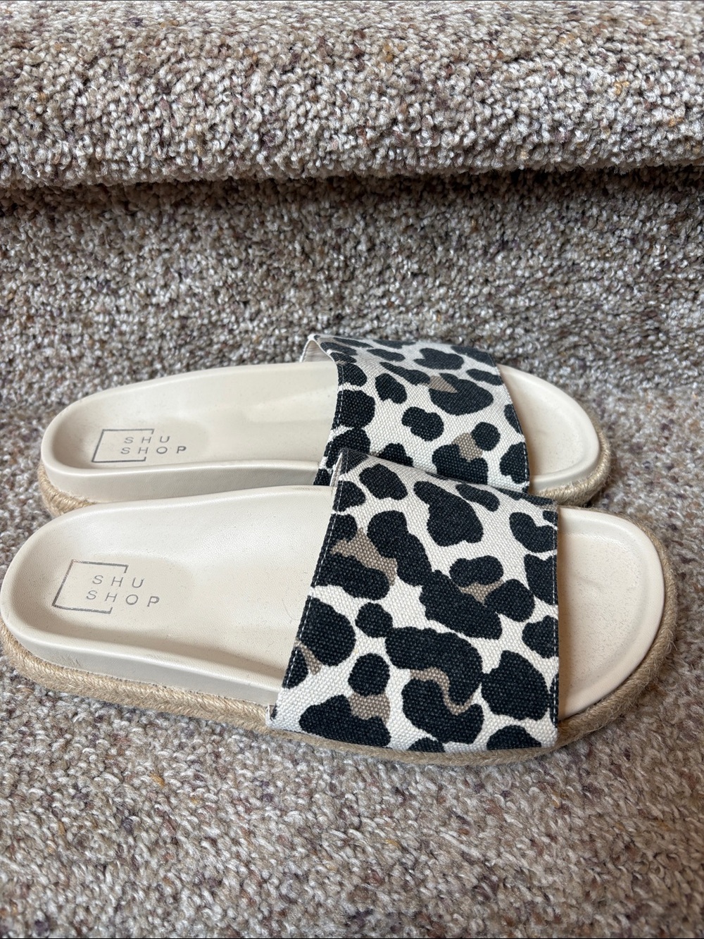 NWOT Shu Shop Leopard Slide - Size 9